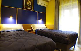Hostal Trípolis  2*